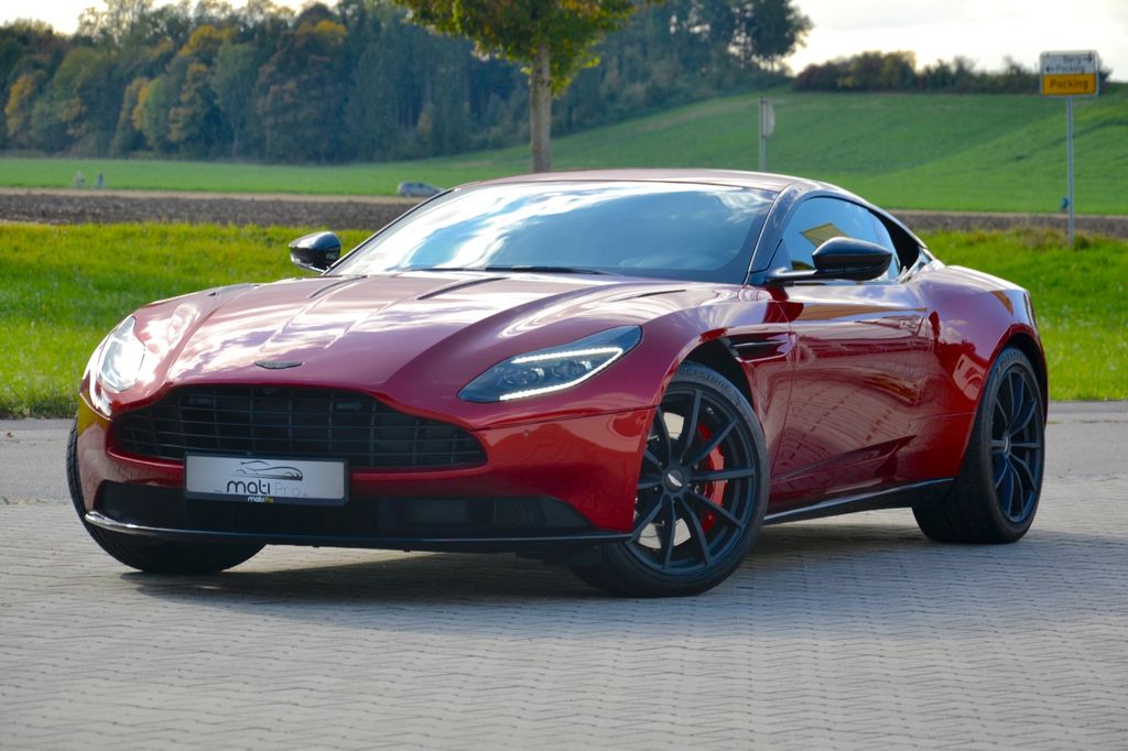 Aston Martin DB11 2022