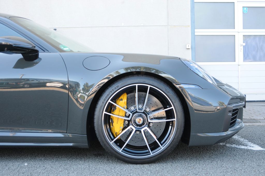 Porsche 992 2023