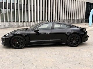 Porsche Taycan 2023
