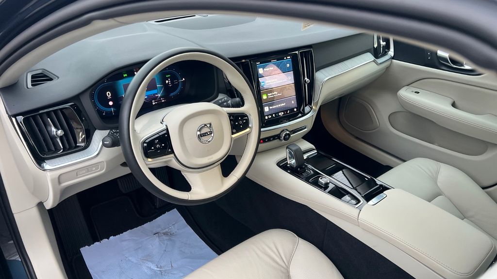 Volvo V60 2024
