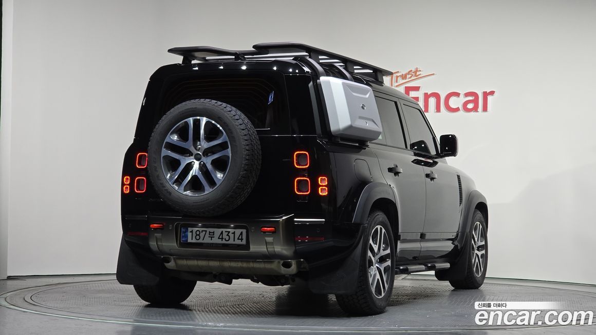 Land Rover Defender 2024