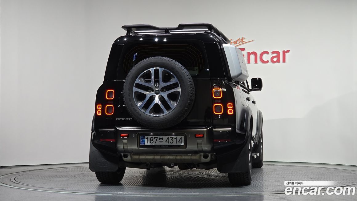 Land Rover Defender 2024