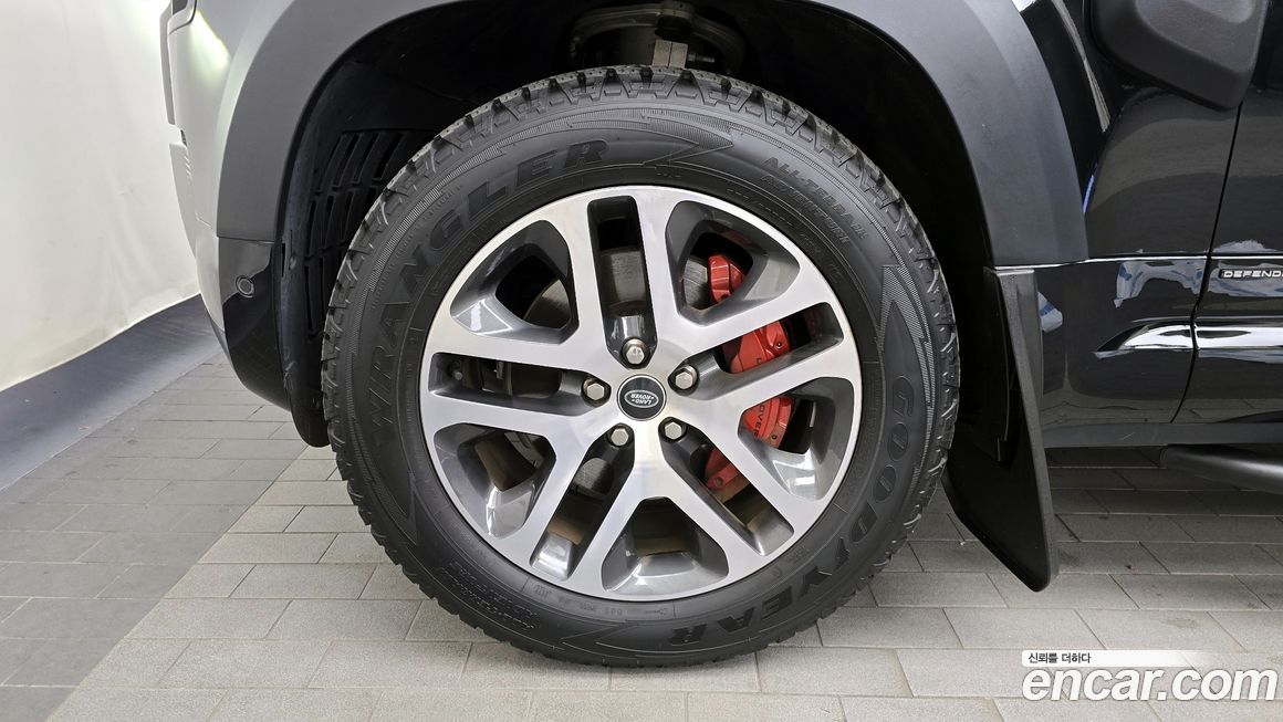 Land Rover Defender 2024