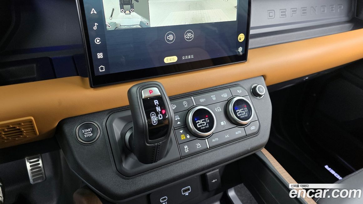 Land Rover Defender 2024