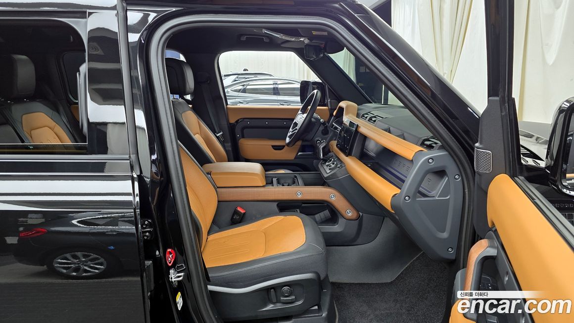 Land Rover Defender 2024