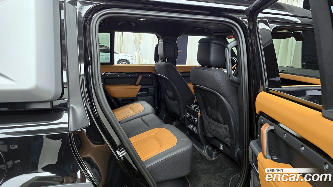 Land Rover Defender 2024