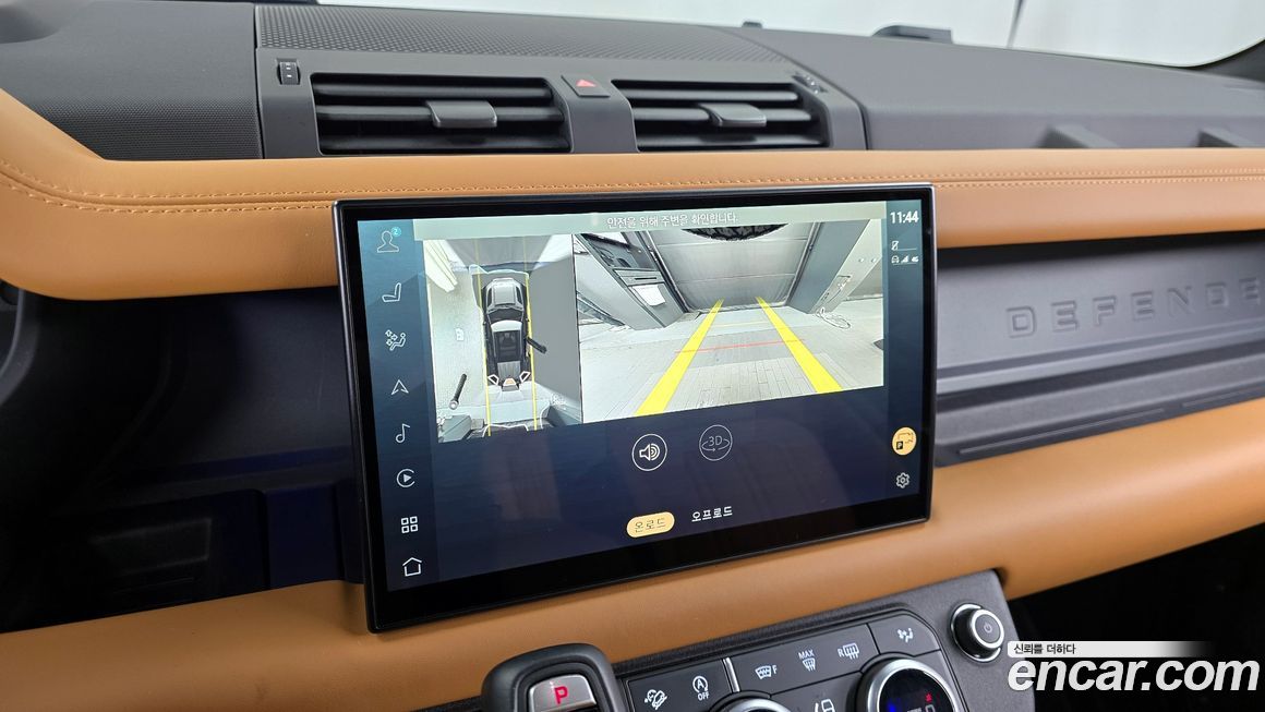 Land Rover Defender 2024