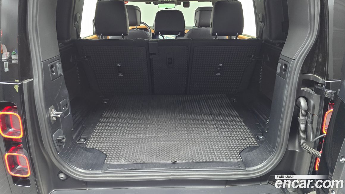 Land Rover Defender 2024