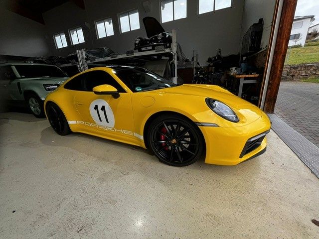 Porsche 992 2019