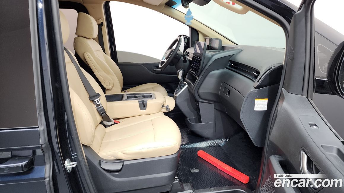 Hyundai Staria 2025