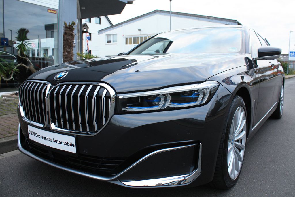 BMW 750 2022