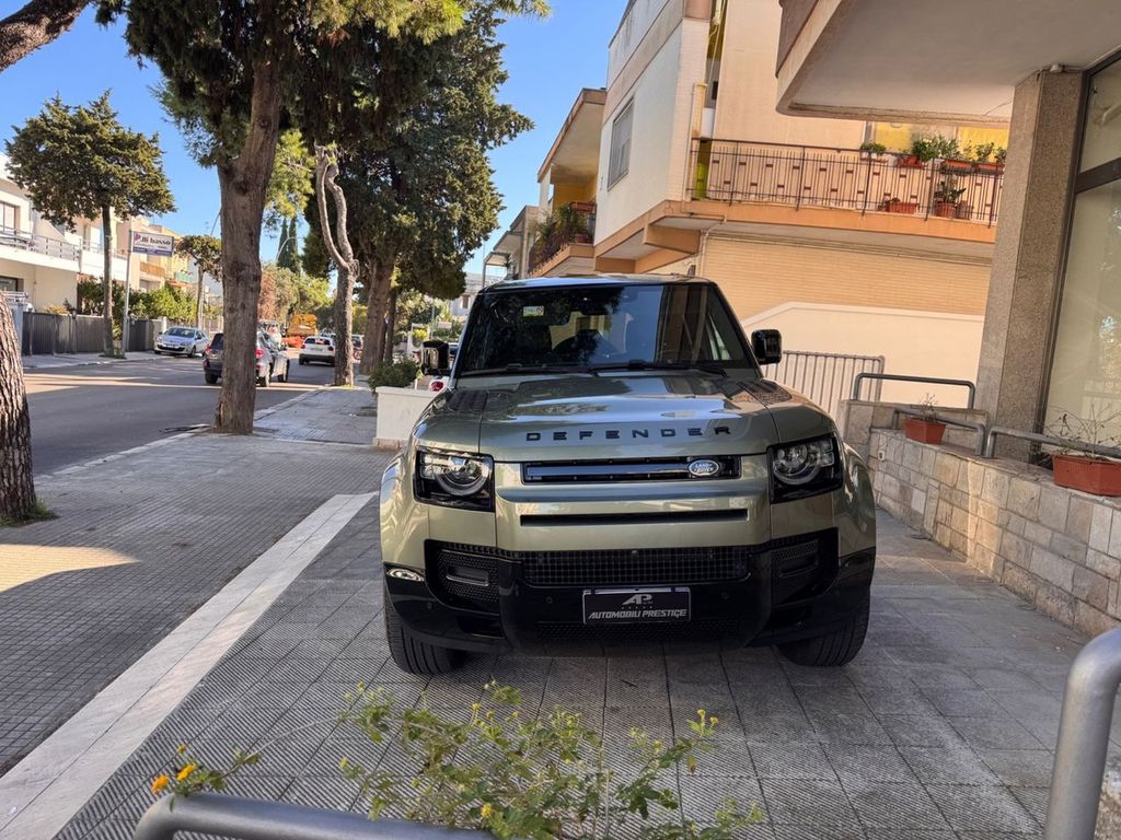 Land Rover Defender 2023