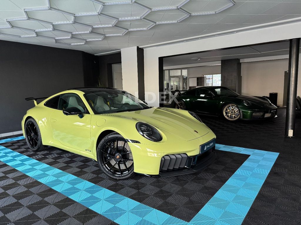 Porsche 992 2025