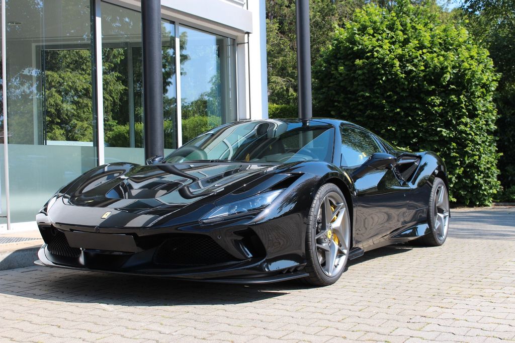 Ferrari F8 2022