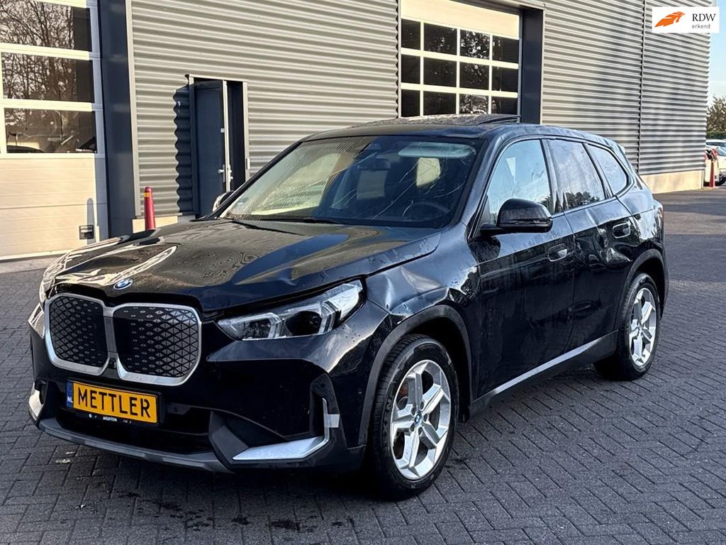 BMW iX1 2025