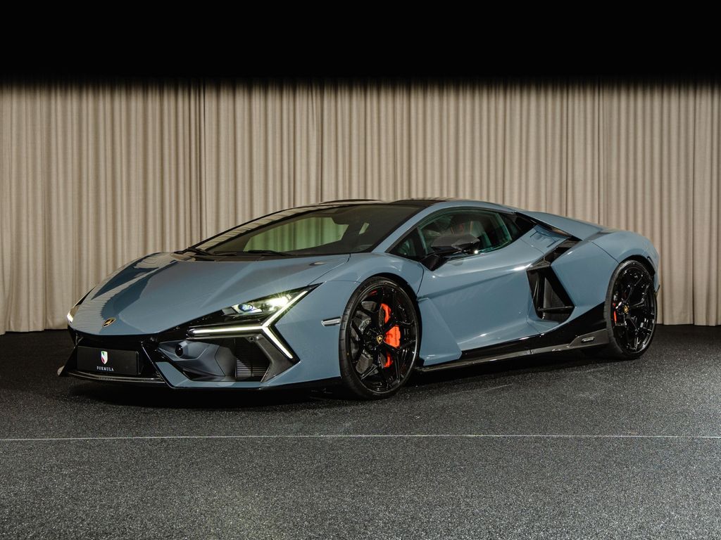 Lamborghini Revuelto 2024