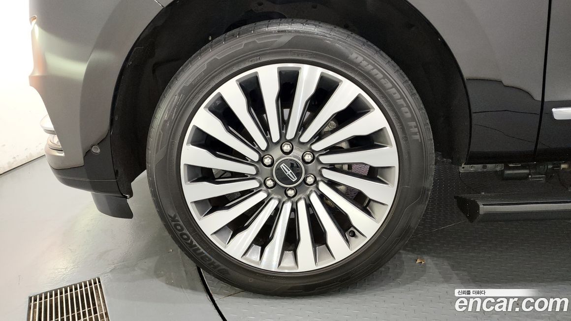 Lincoln Navigator 2021