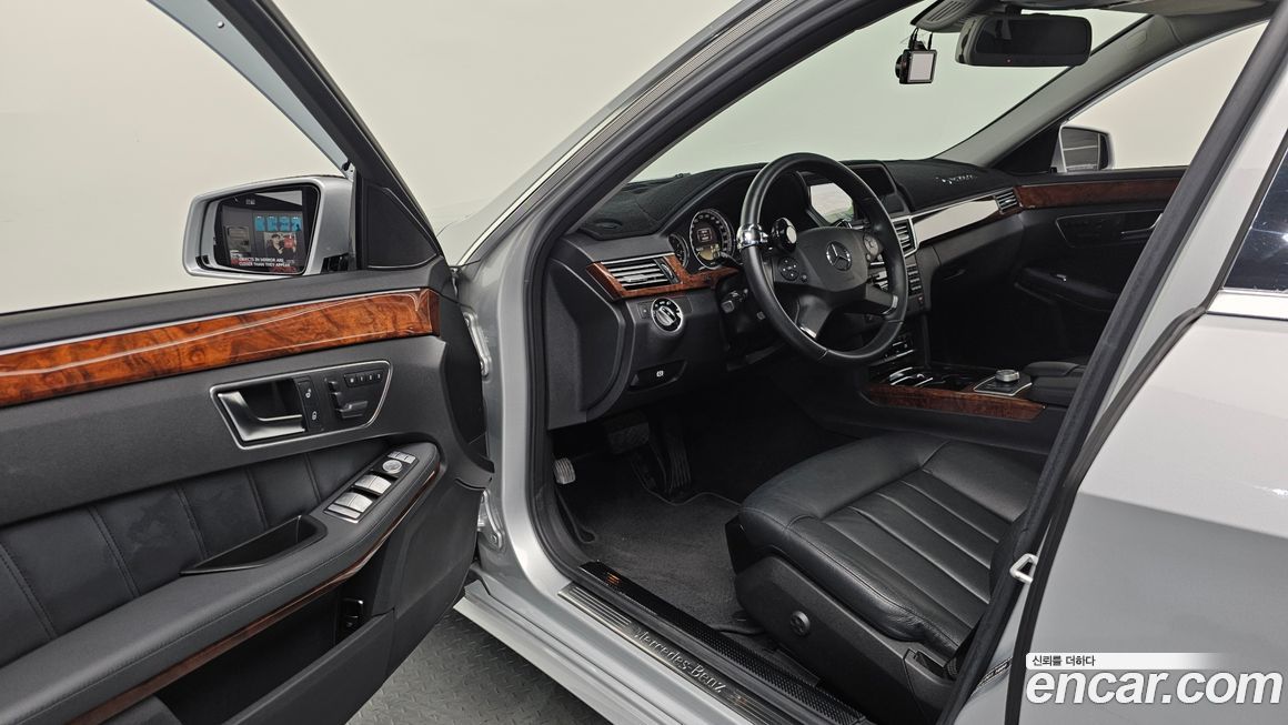 Mercedes-Benz E-Class 2012