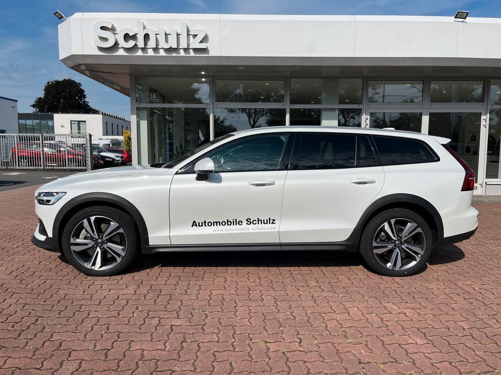 Volvo V60 Cross Country 2024