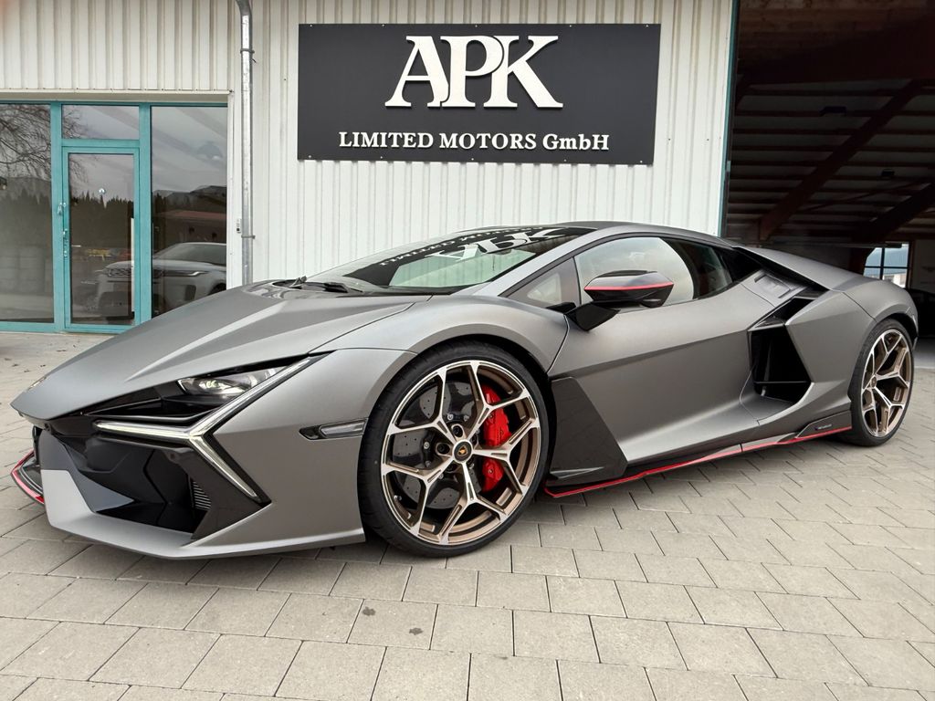 Lamborghini Revuelto 2025