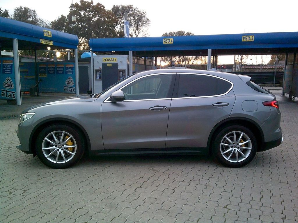 Alfa Romeo Stelvio 2021