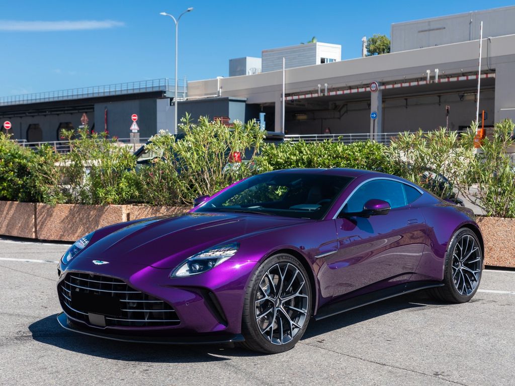 Aston Martin V8 Vantage 2025
