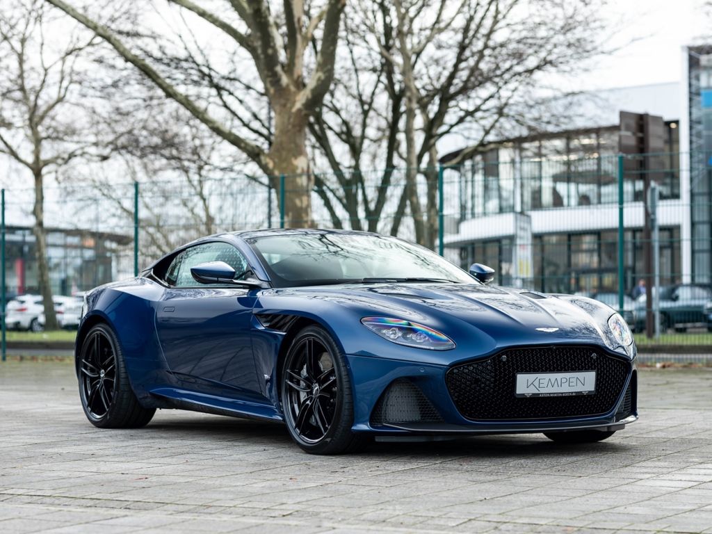 Aston Martin DBS 2023