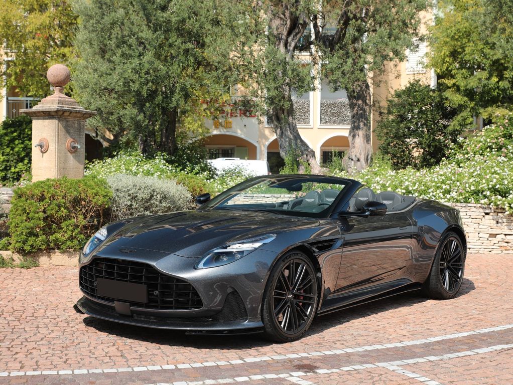Aston Martin DB12 2025