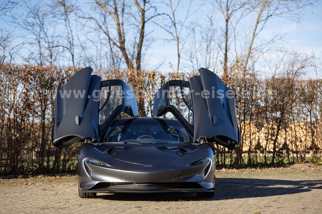 McLaren Speedtail 2021