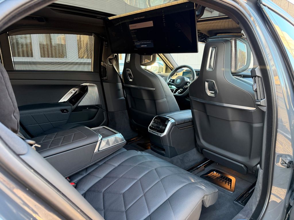 BMW i7 2024