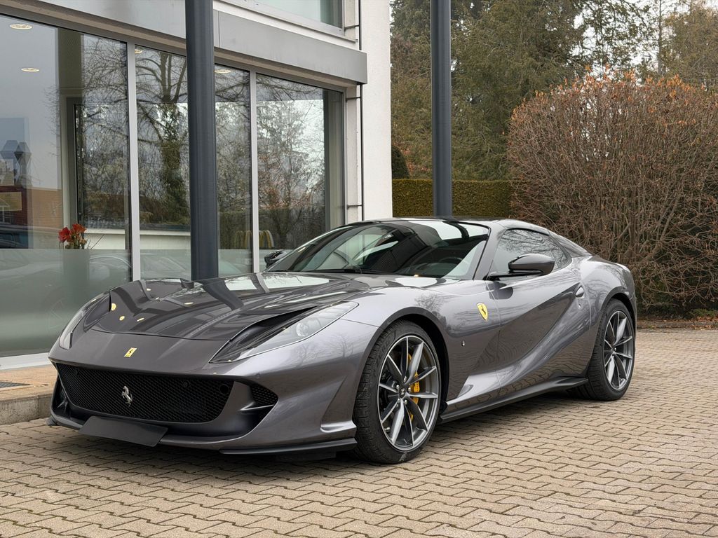 Ferrari 812 2021
