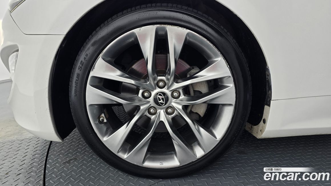 Hyundai Genesis 2012