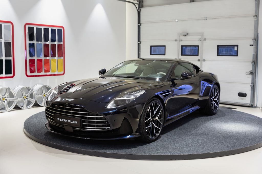 Aston Martin DB12 2024