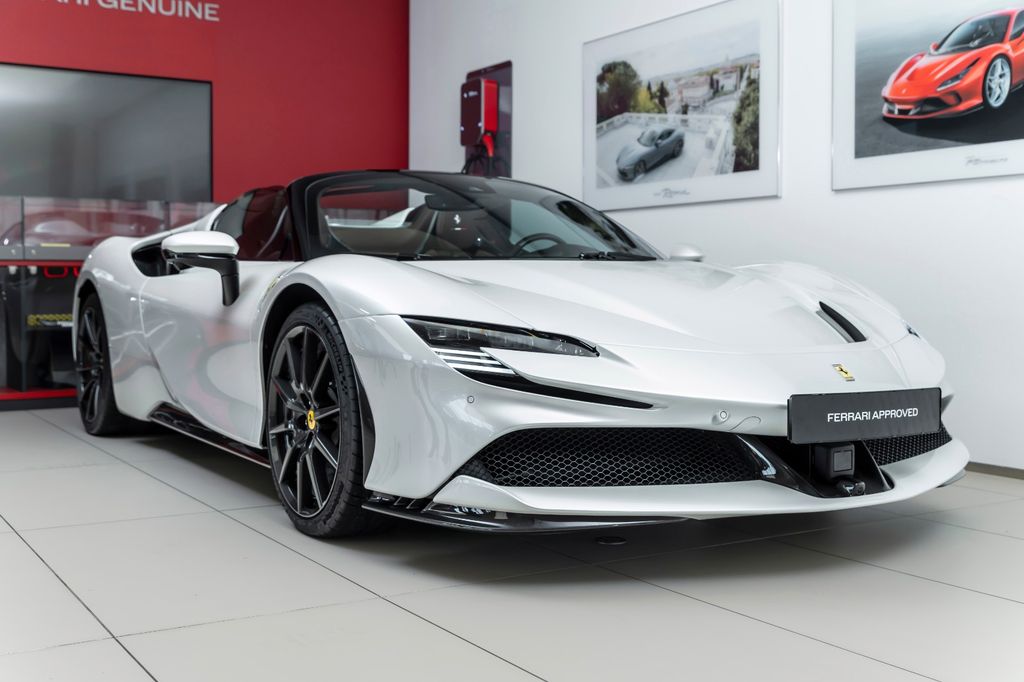 Ferrari SF90 2024