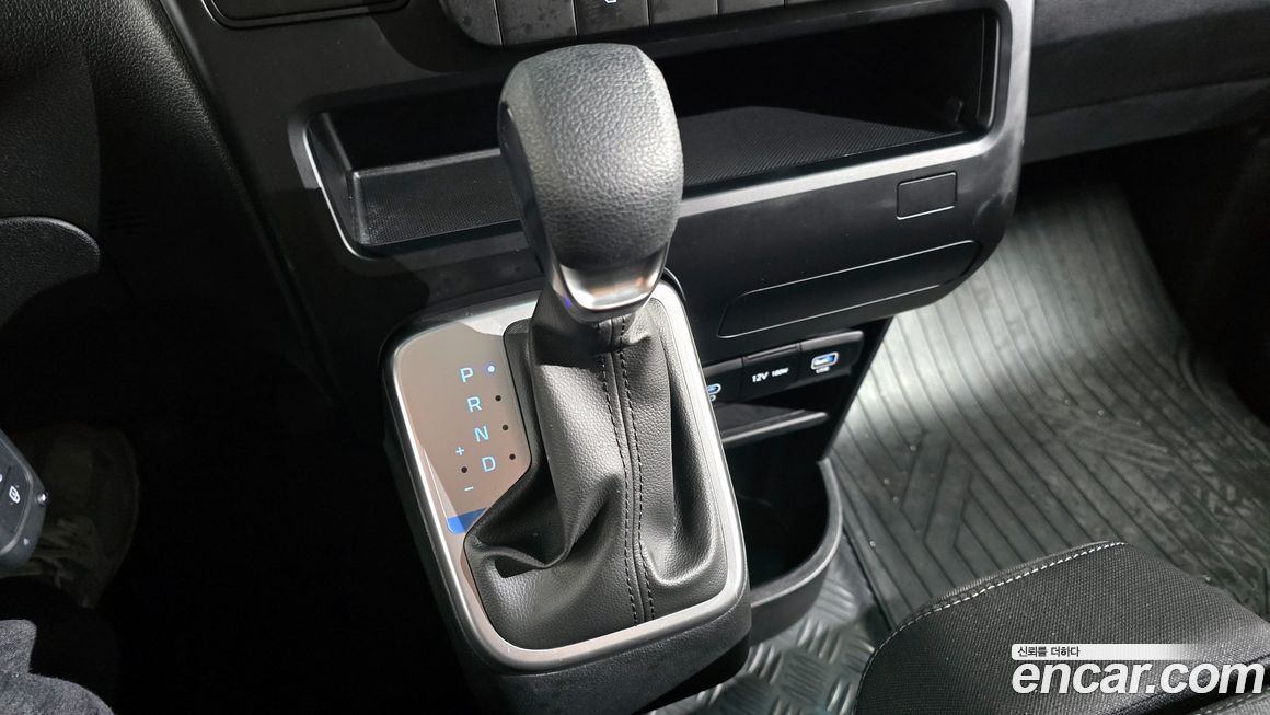 Hyundai Staria 2025
