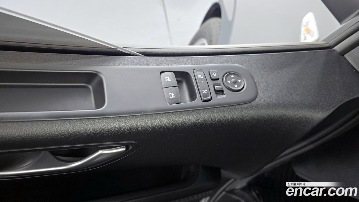 Hyundai Staria 2025