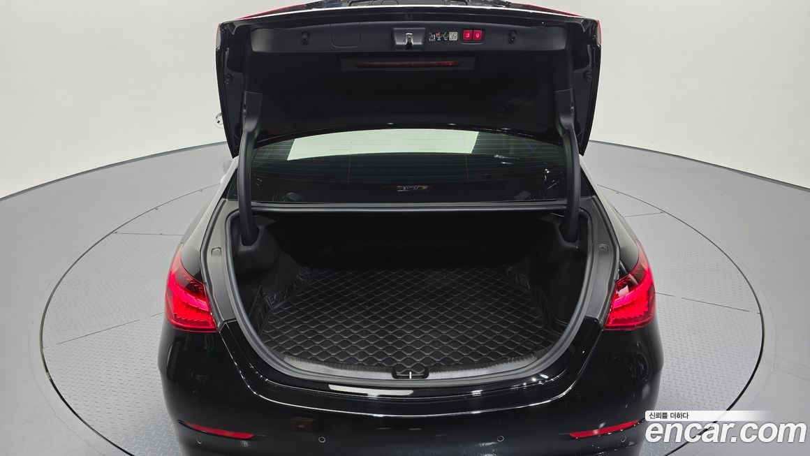 Mercedes-Benz C-Class 2023