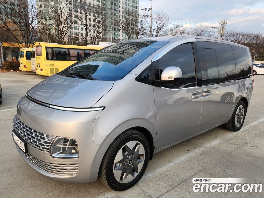 Hyundai Staria 2025