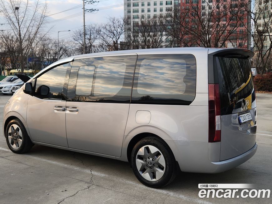 Hyundai Staria 2025