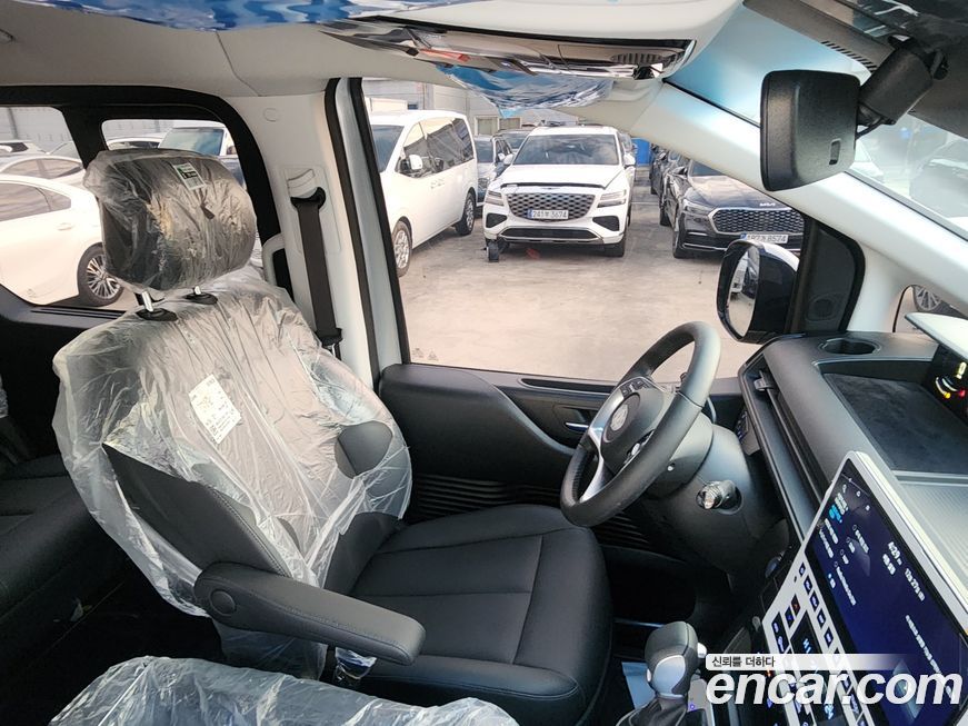 Hyundai Staria 2025