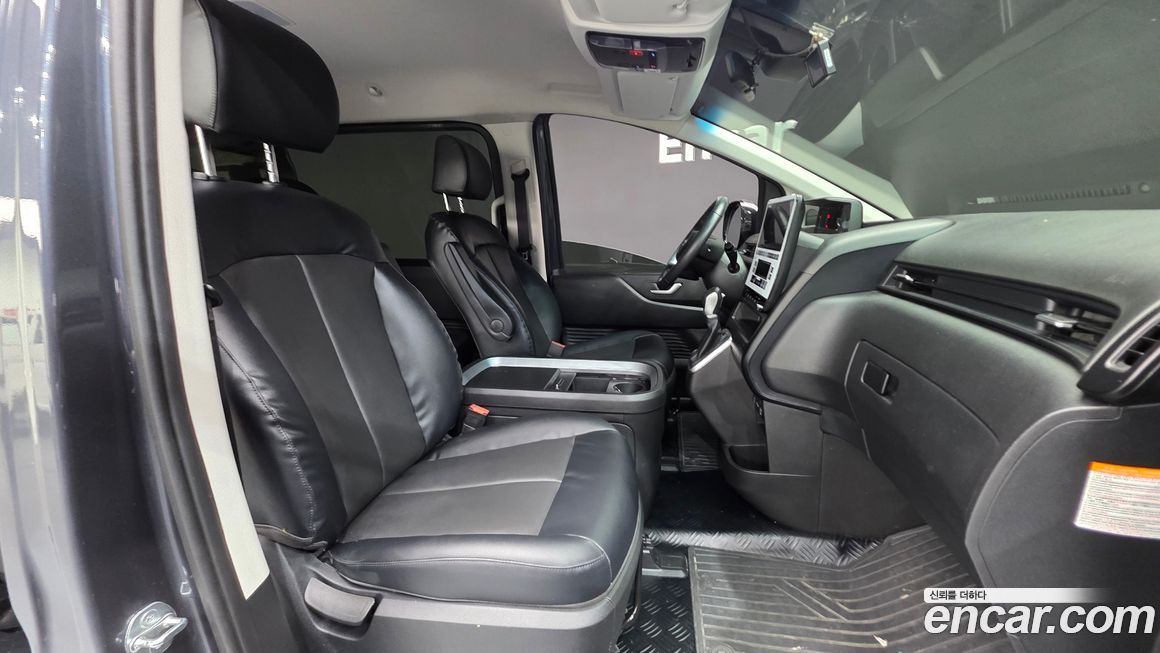 Hyundai Staria 2025
