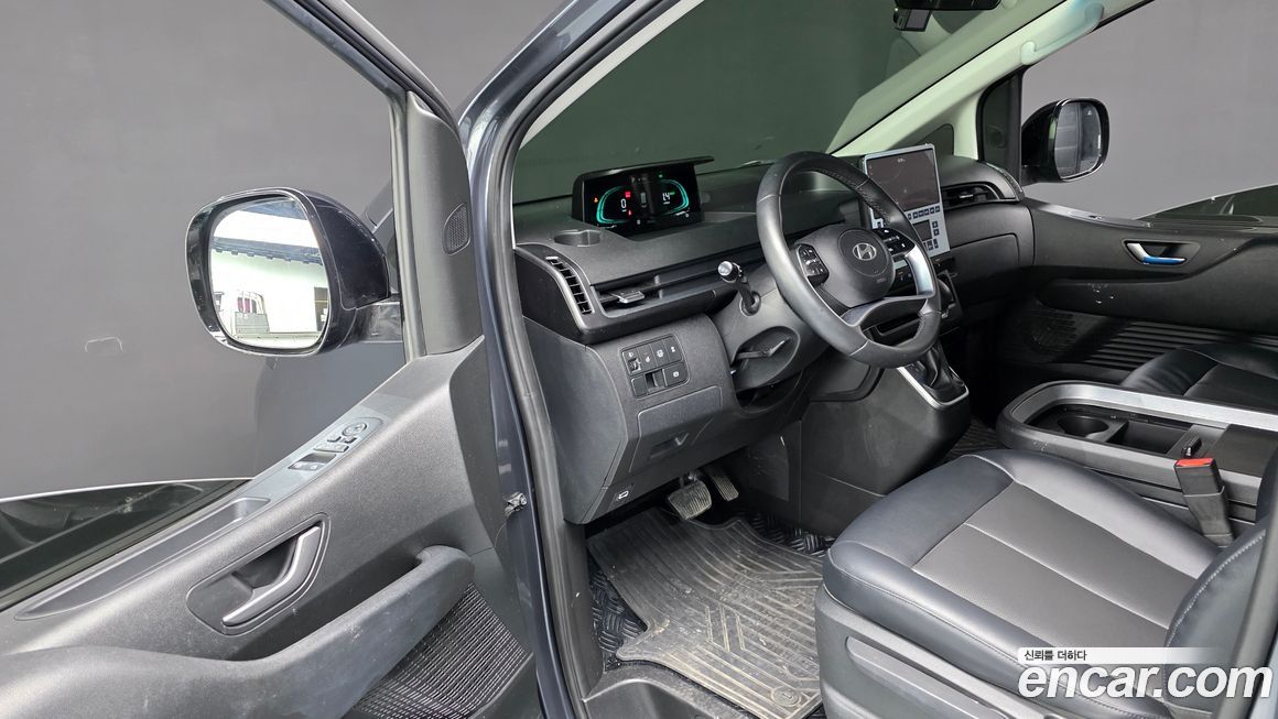 Hyundai Staria 2025