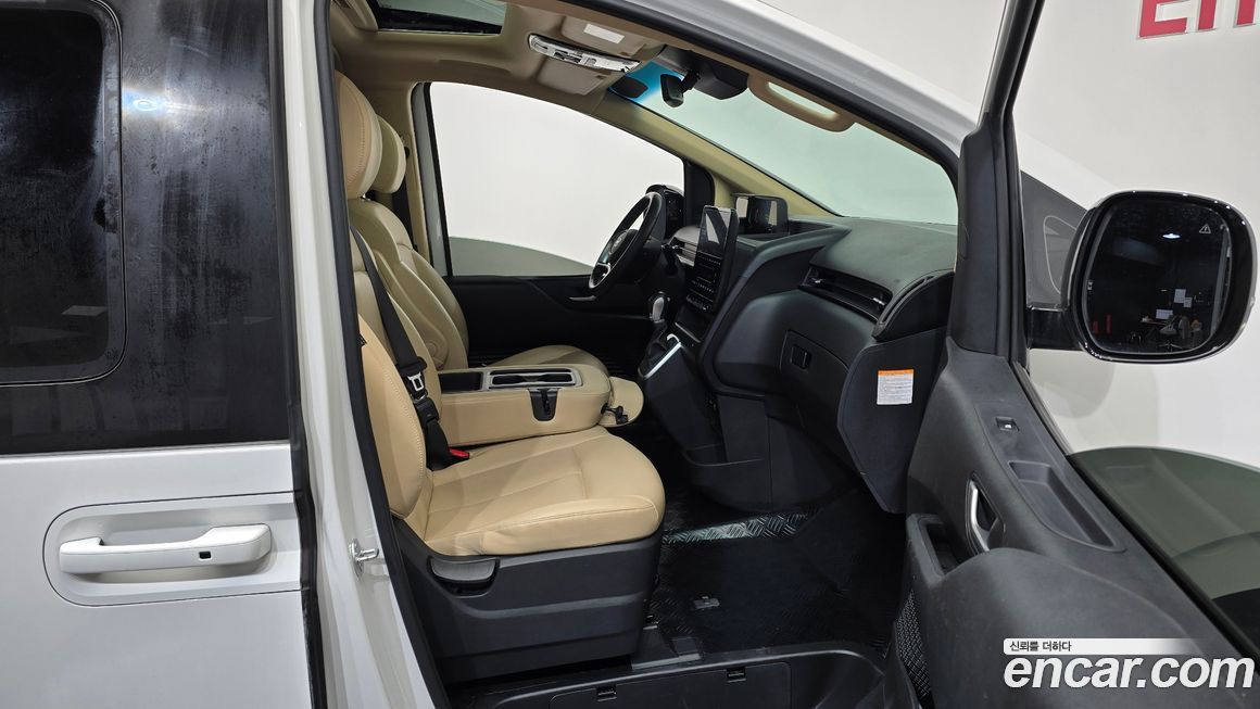 Hyundai Staria 2025