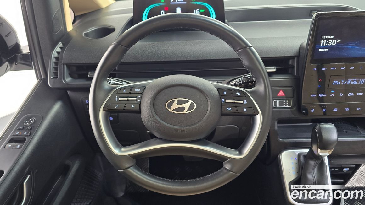 Hyundai Staria 2025
