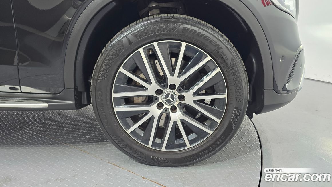 Mercedes-Benz GLC-Class 2021