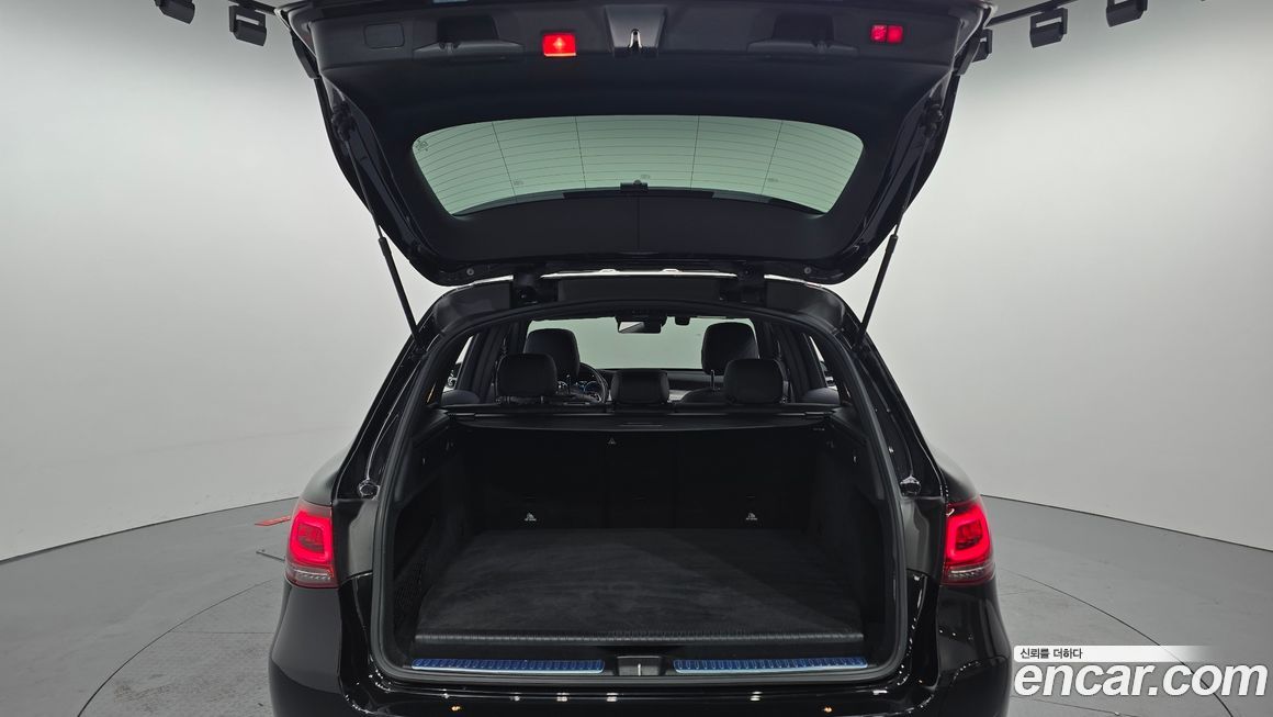 Mercedes-Benz GLC-Class 2021