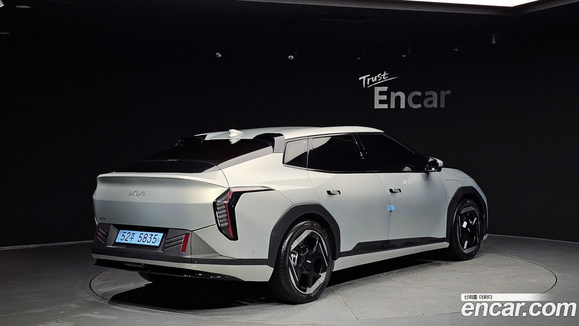 Kia EV4 2025