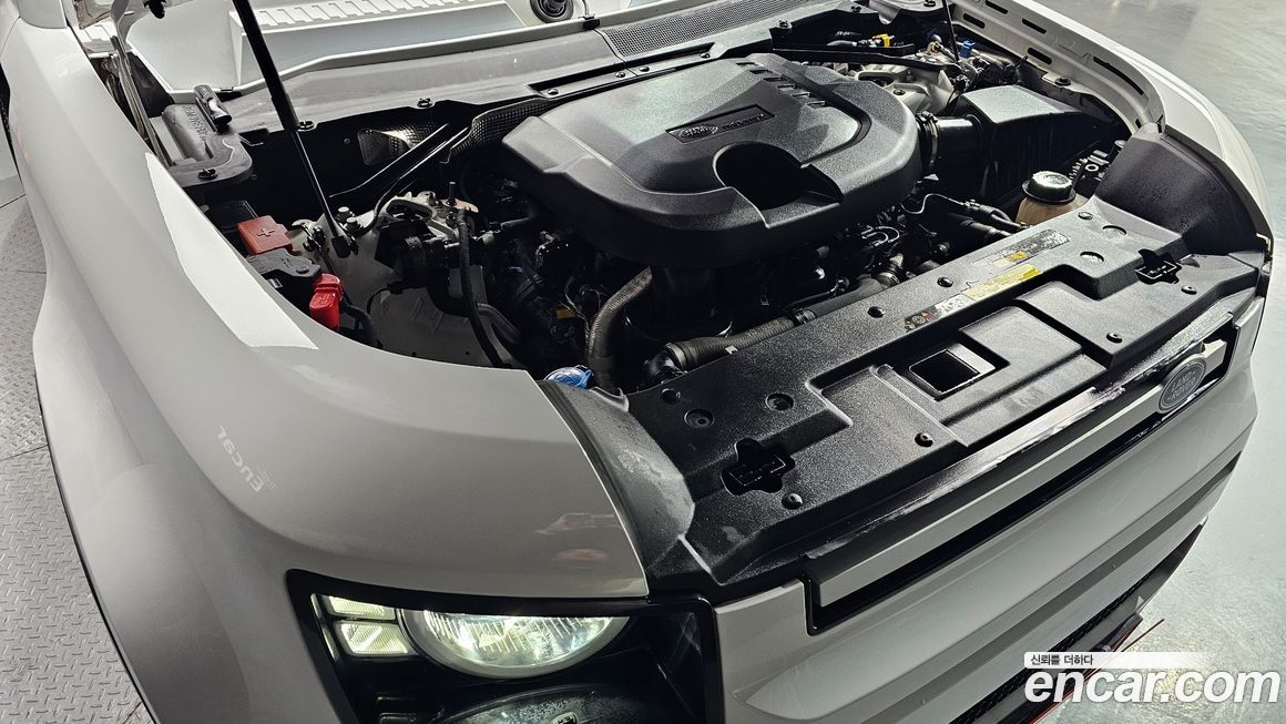 Land Rover Defender 2022