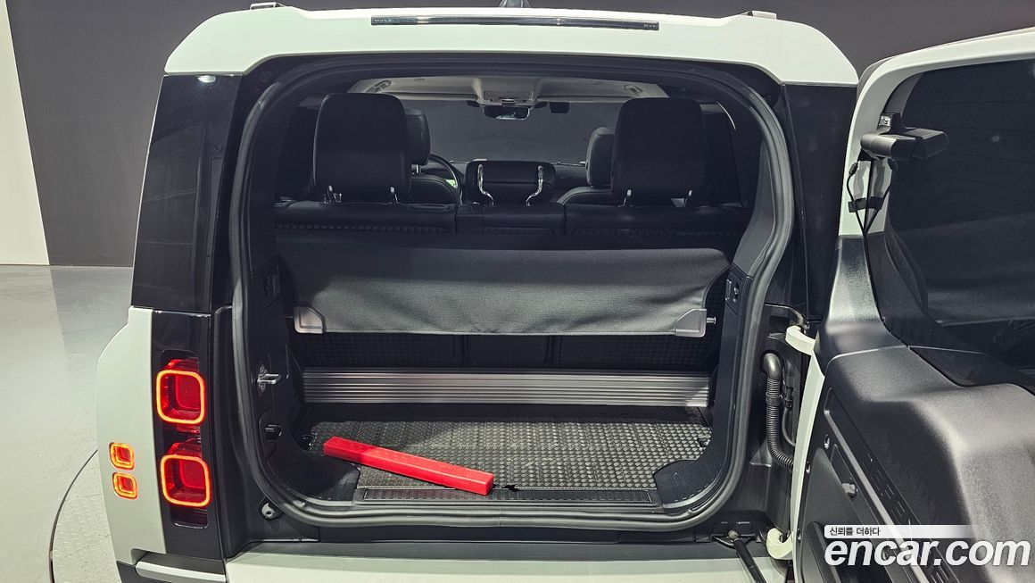 Land Rover Defender 2022