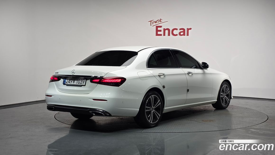 Mercedes-Benz E-Class 2021